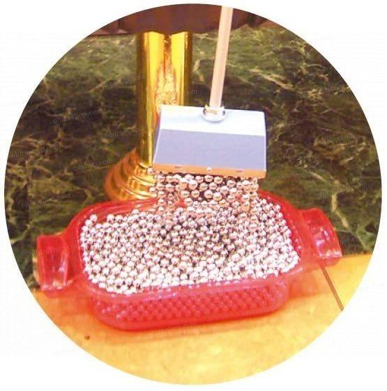 こぼれた玉やネジ・ビス・くぎ等、強力磁石で吸着し集める事が可能！店舗備品 磁石棒 グランデ（青）